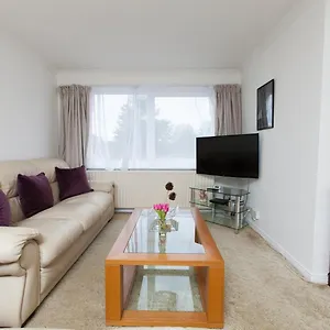  Apartment Guestready - Spacious 2br Flat In Peaceful